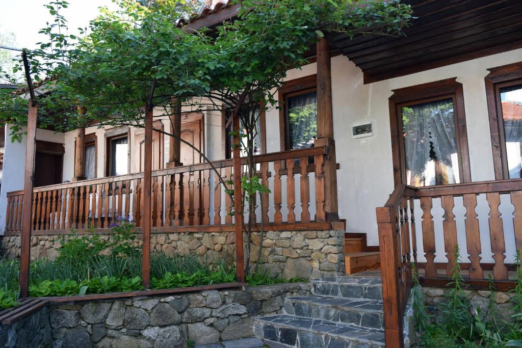 Гостоприемница Георги Kalofer Esterno foto